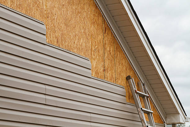24/7 Emergency Storm Damage Siding Repair experts in Freeburg, IL